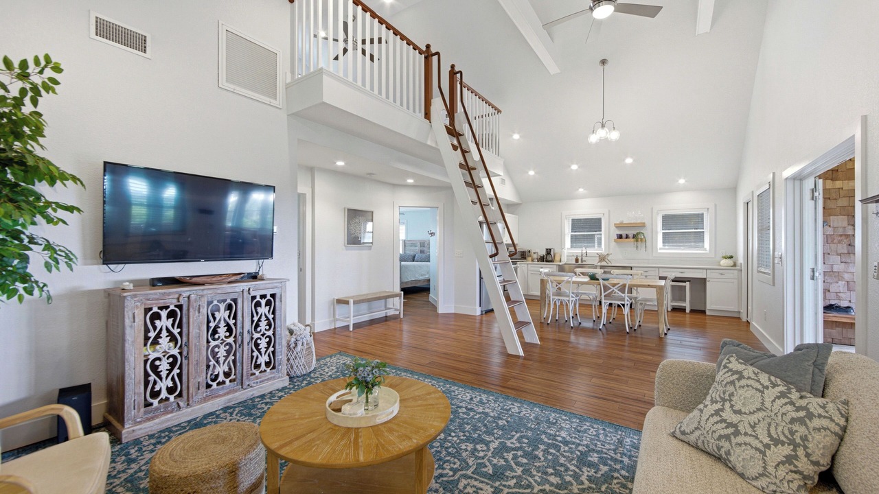 Photo of Livingroom in Wind Over Waves