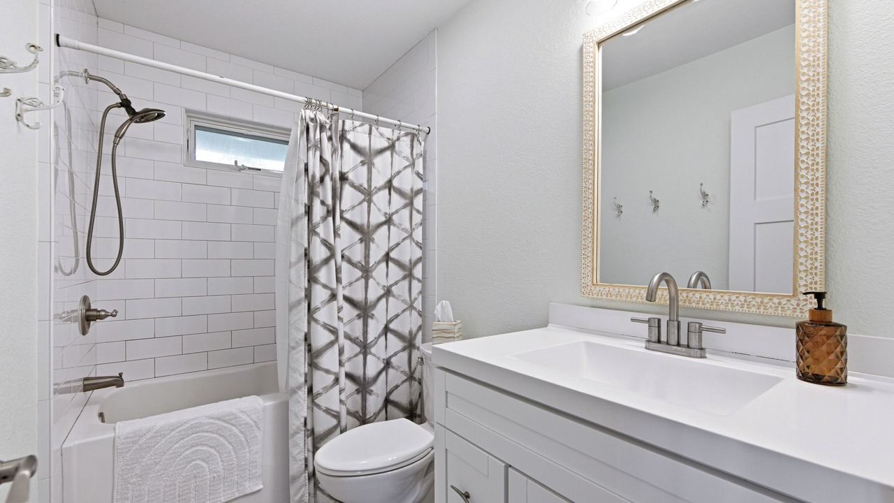 Photo of Bathroom in Wind Over Waves