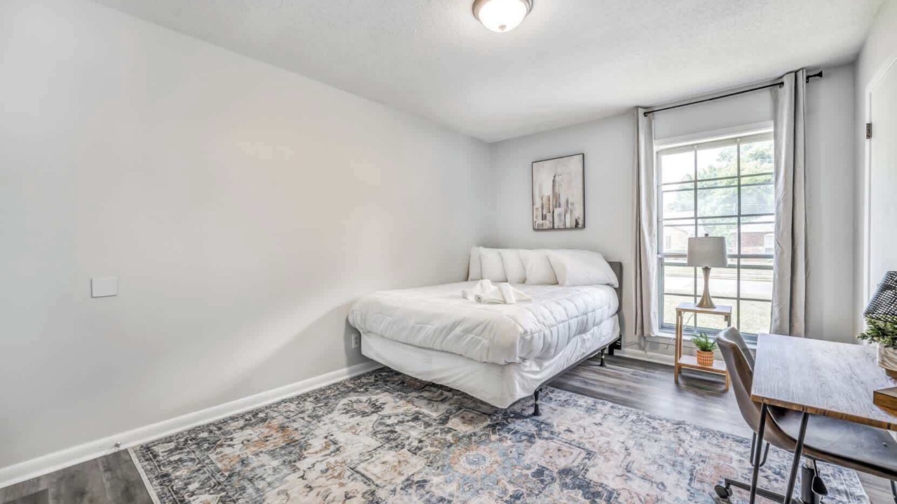 Photo of Bedroom in Parkway Village
