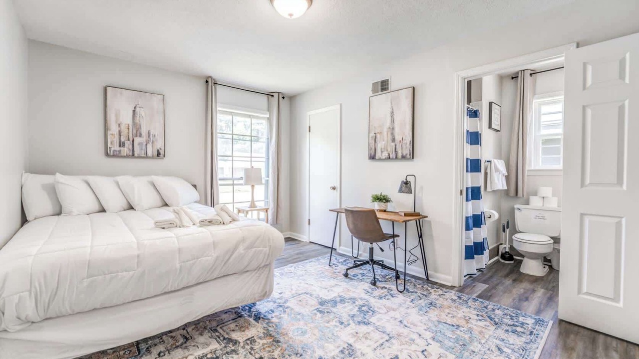 Photo of Bedroom in Parkway Village