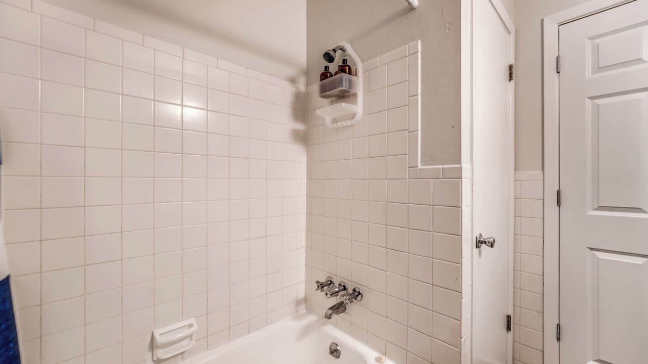 Photo of Bathroom in Parkway Village