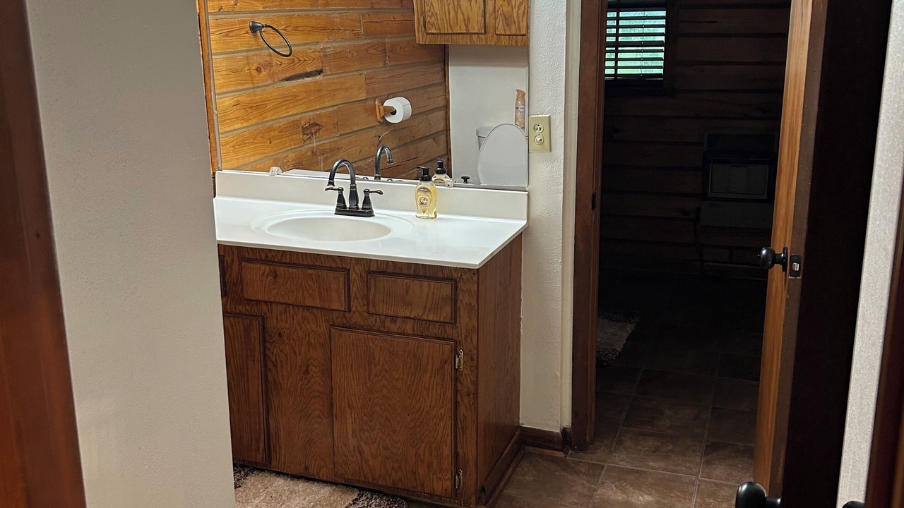 Photo of Bathroom in De Valls Bluff