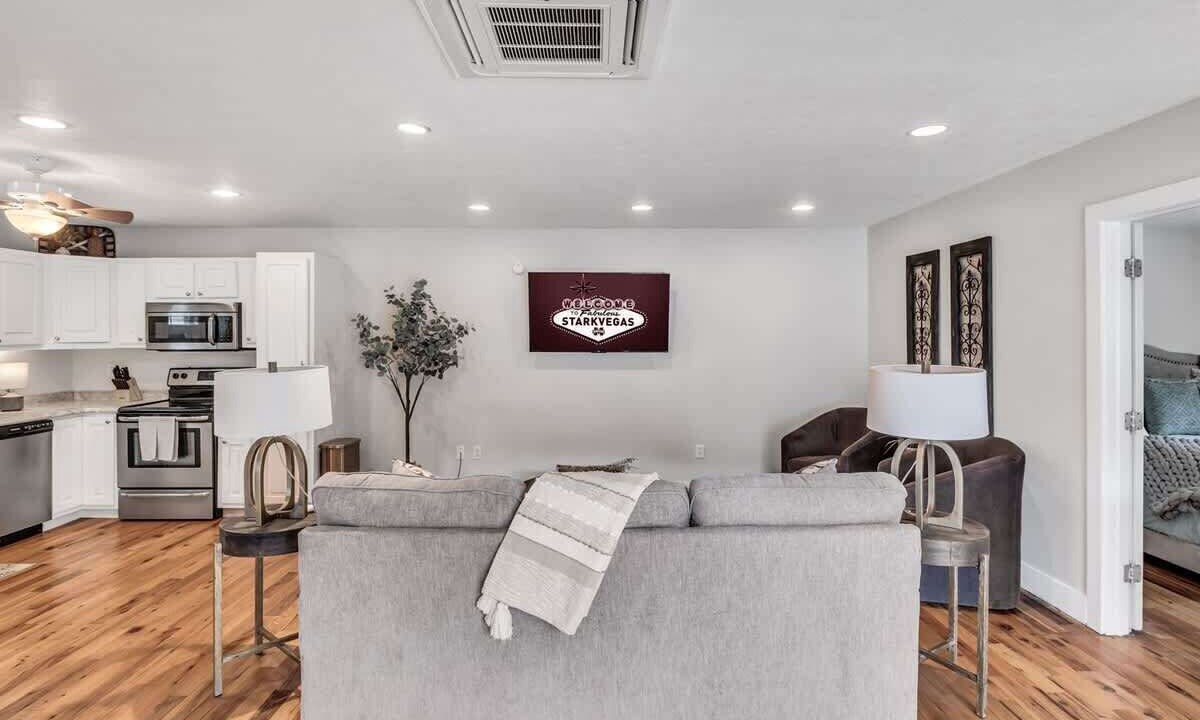 Photo of Livingroom in Starkville