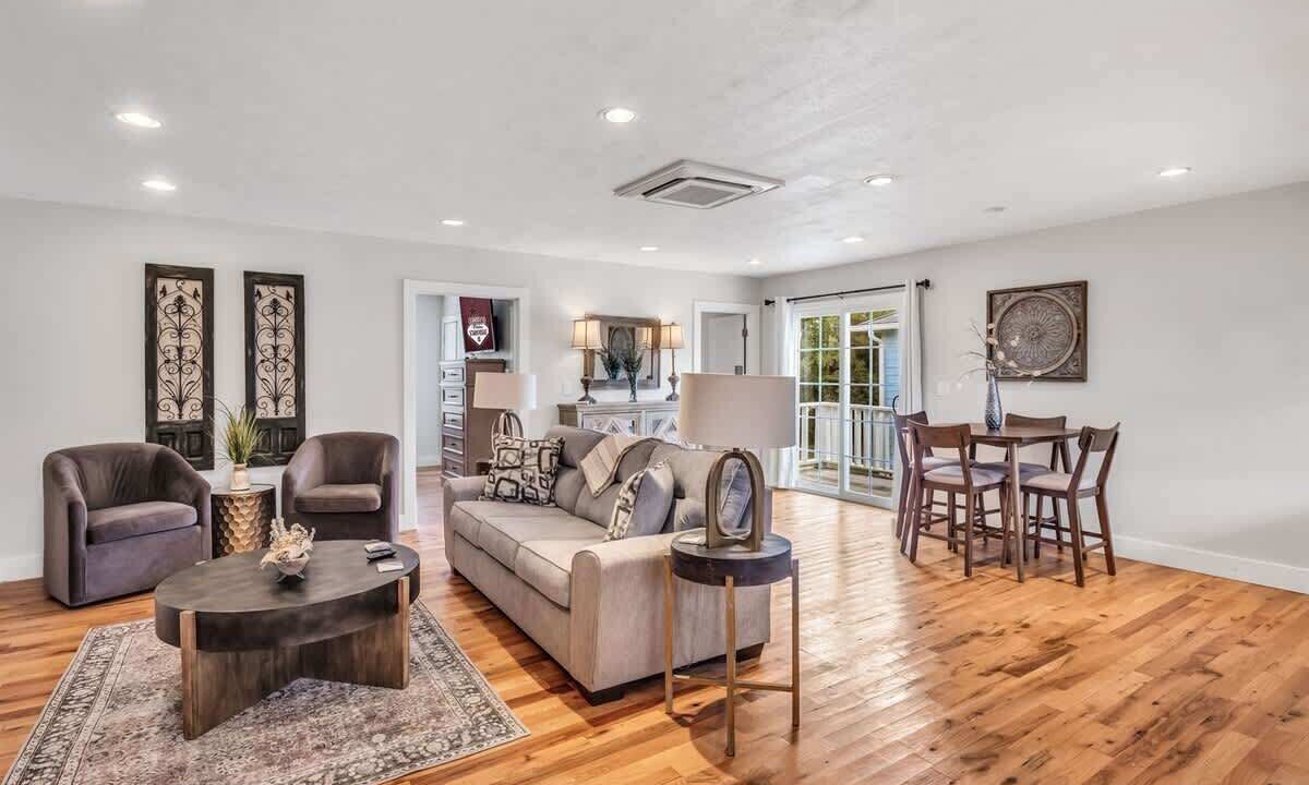 Photo of Livingroom in Starkville