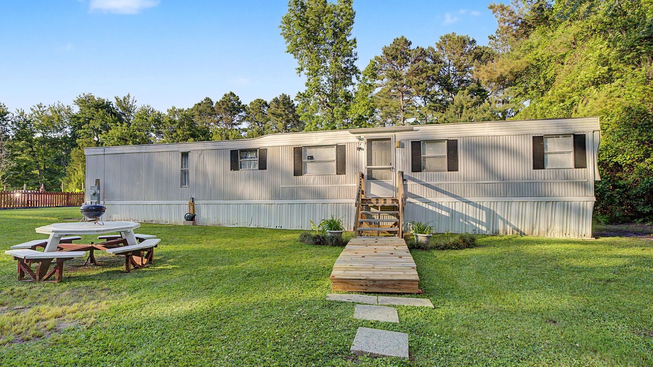 Photo of Outdoor in Maple Hill