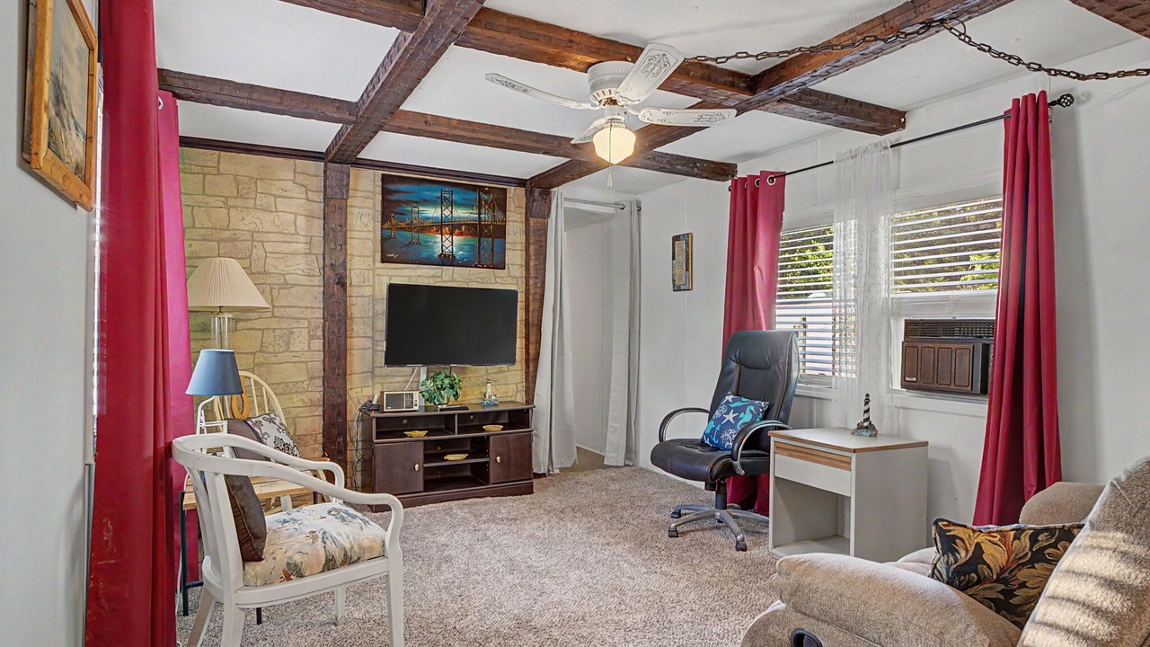 Photo of Livingroom in Maple Hill