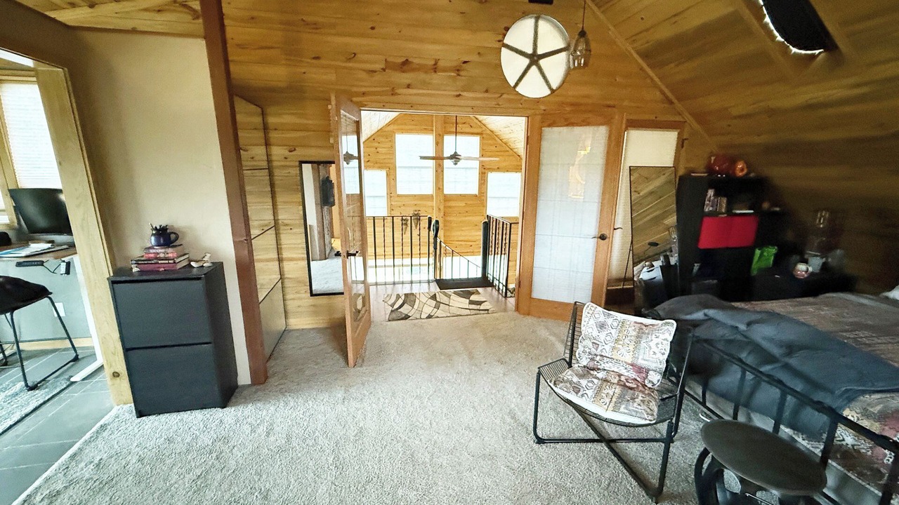 Photo of Bedroom in Lincoln County