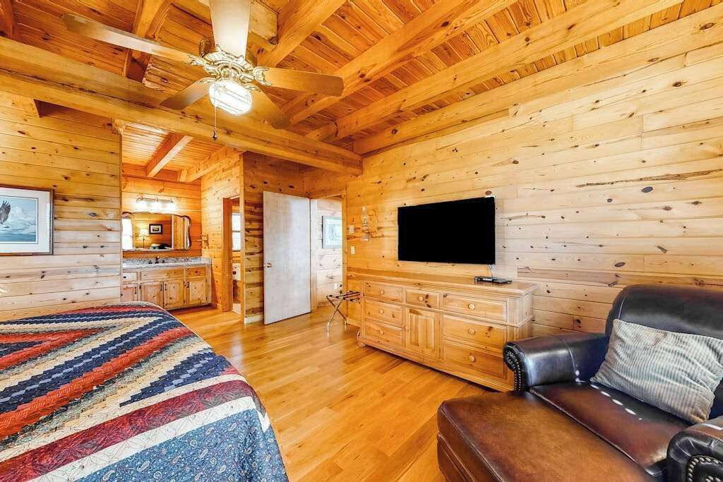 Photo of Bedroom in Sylva