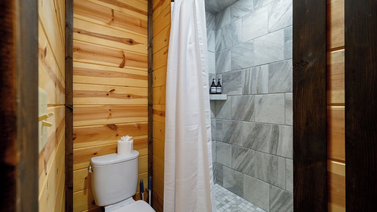 Photo of Bathroom in Broken Bow