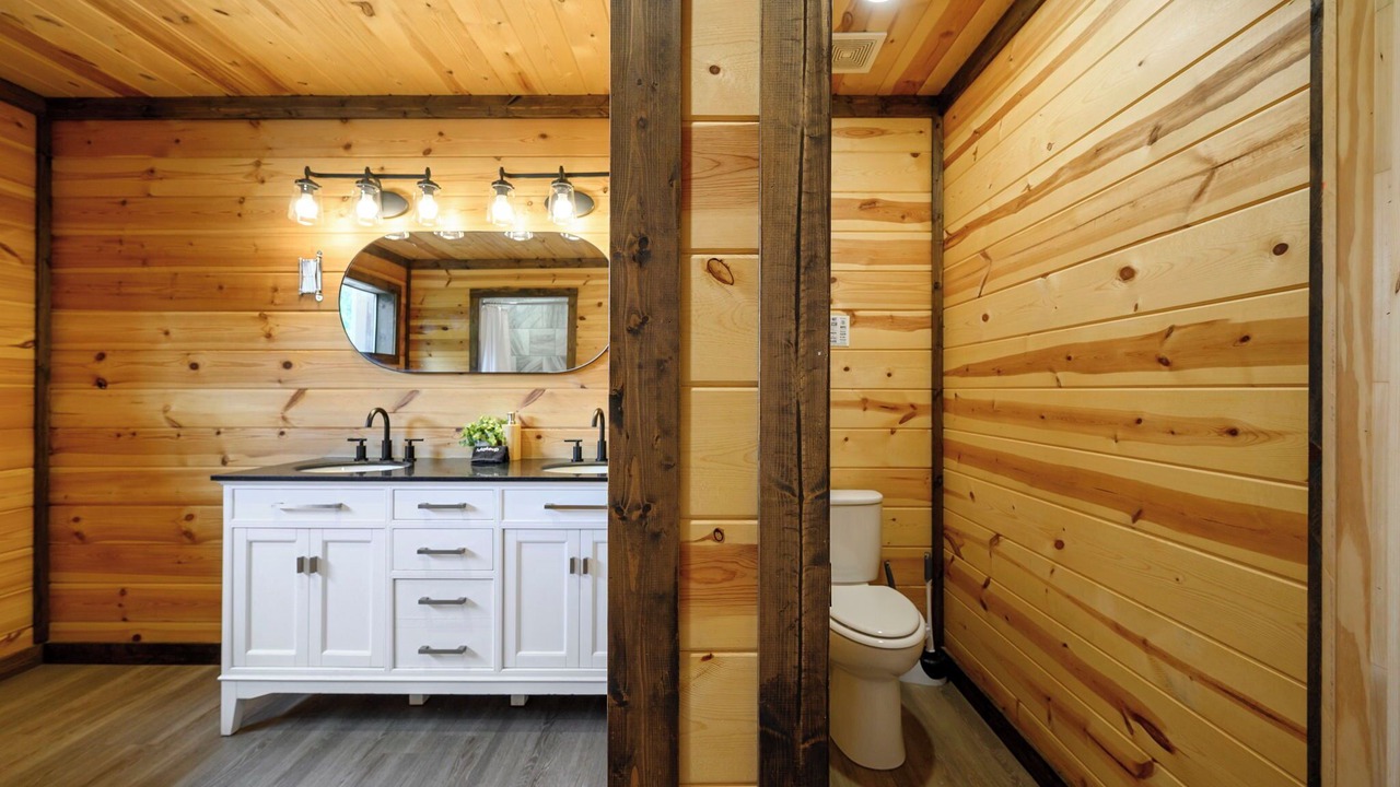 Photo of Bathroom in Broken Bow
