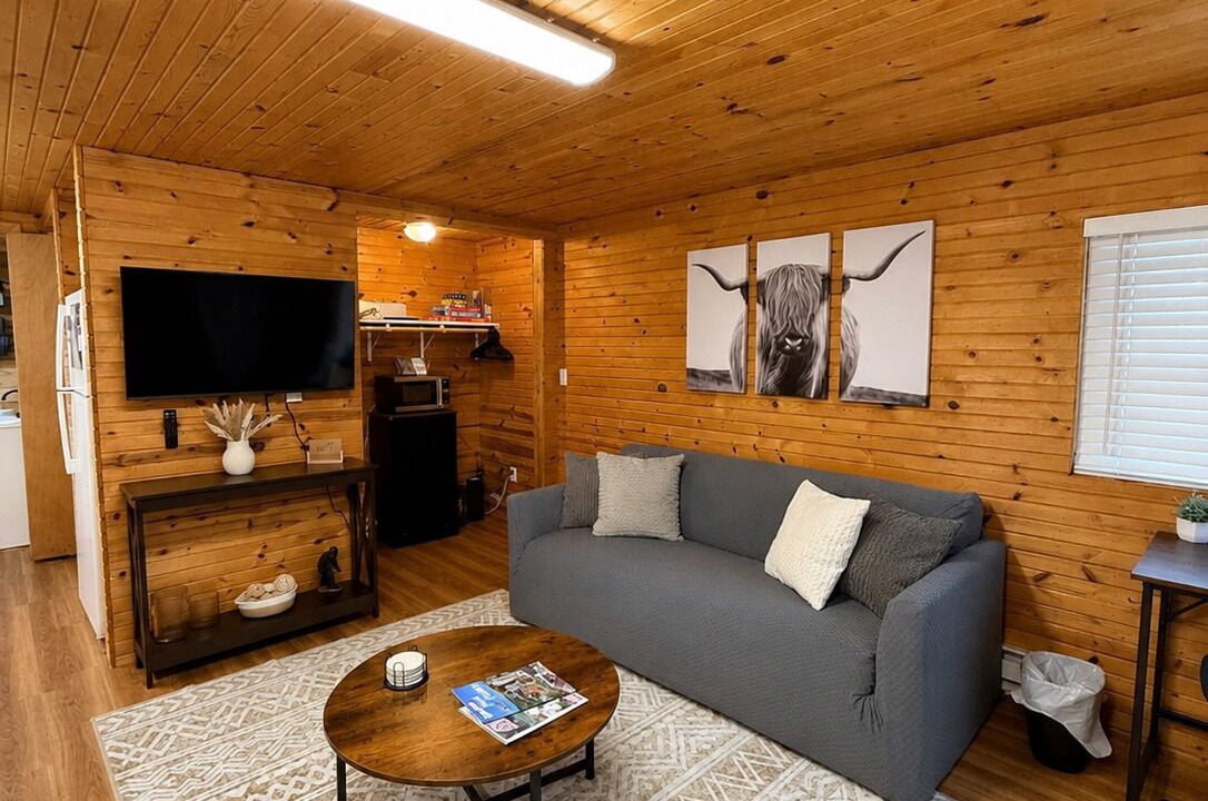 Photo of Livingroom in Bush