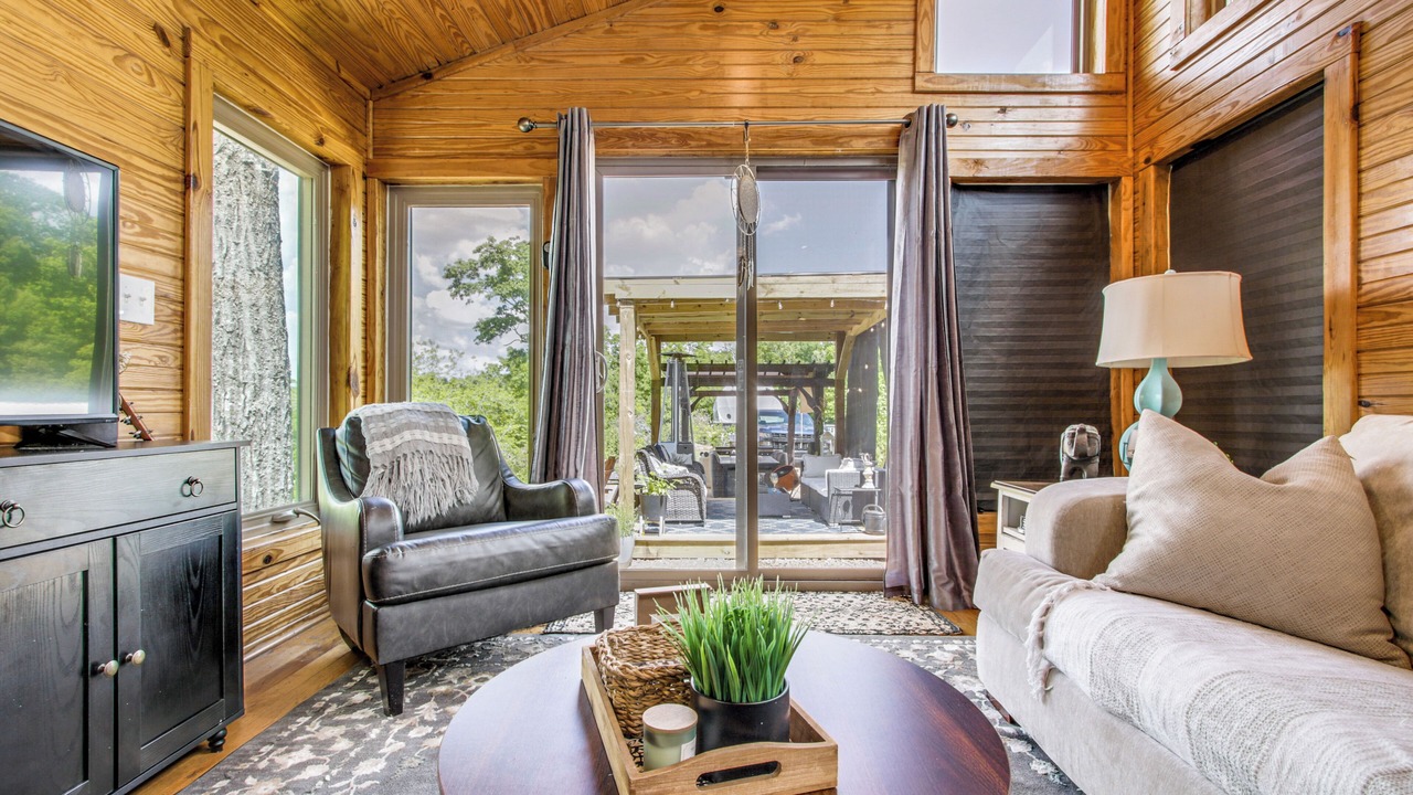 Photo of Livingroom in Rogersville