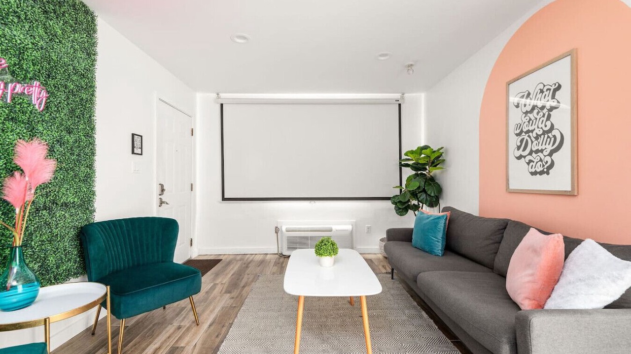 Photo of Livingroom in Music Row