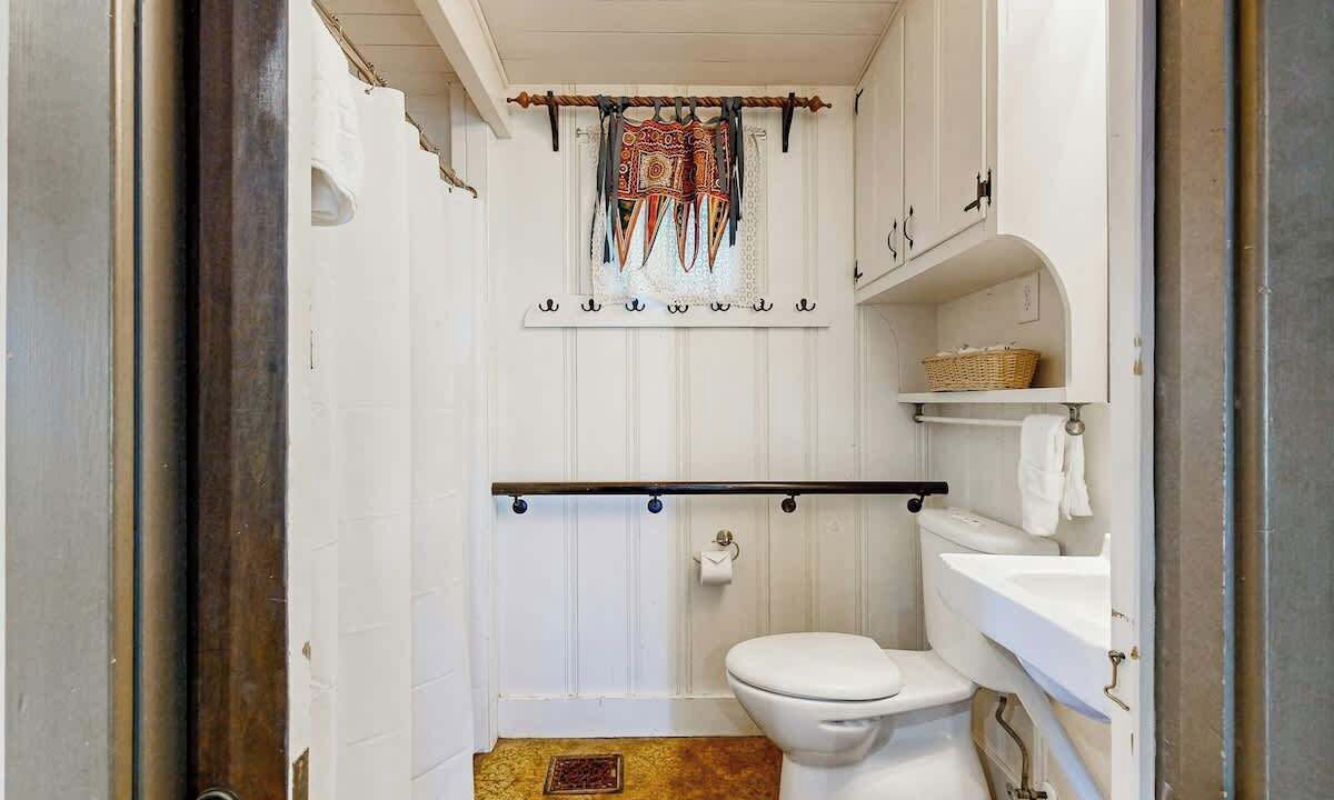 Photo of Bathroom in Green Hills