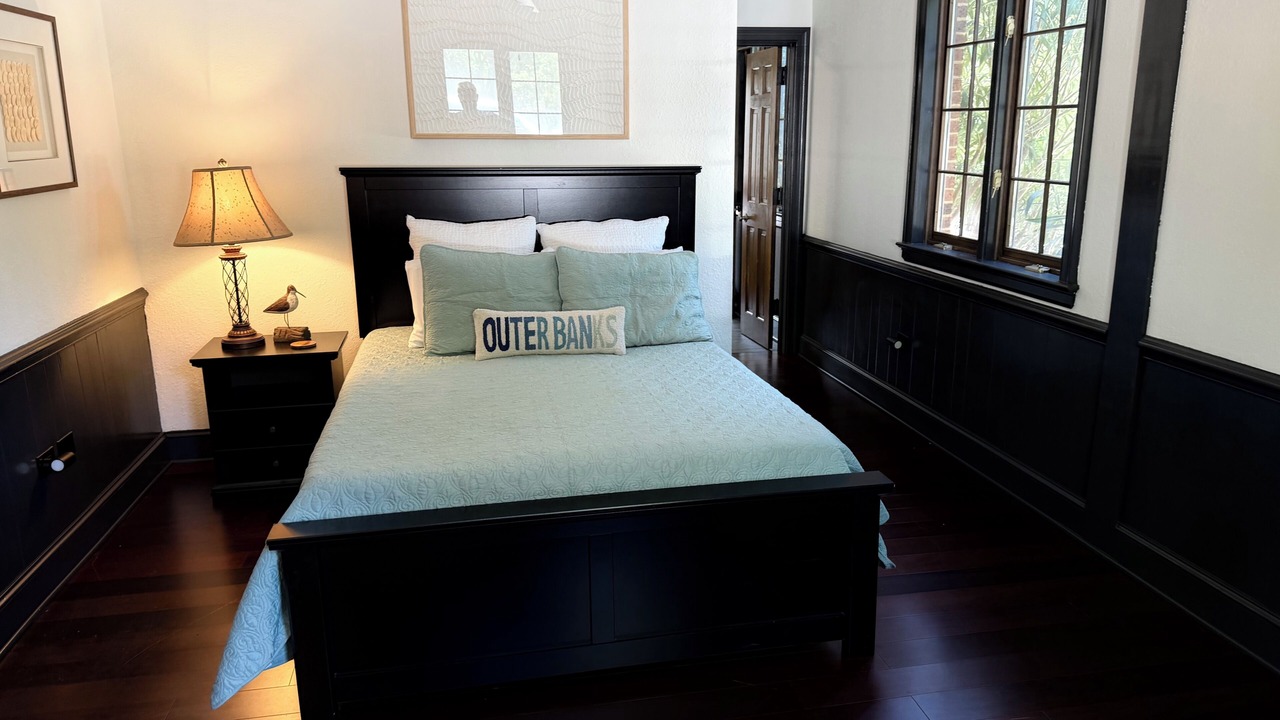 Photo of Bedroom in Manteo