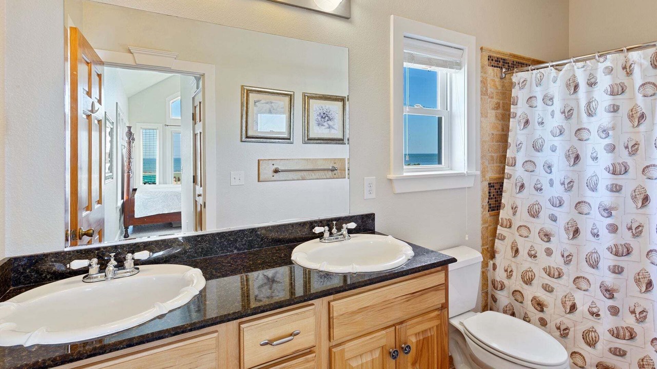Photo of Bathroom in Hatteras