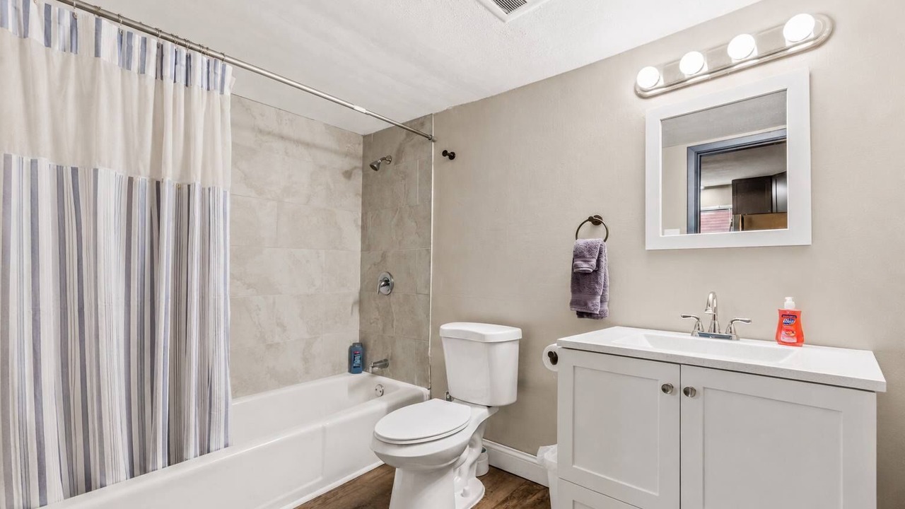 Photo of Bathroom in Tower Grove South