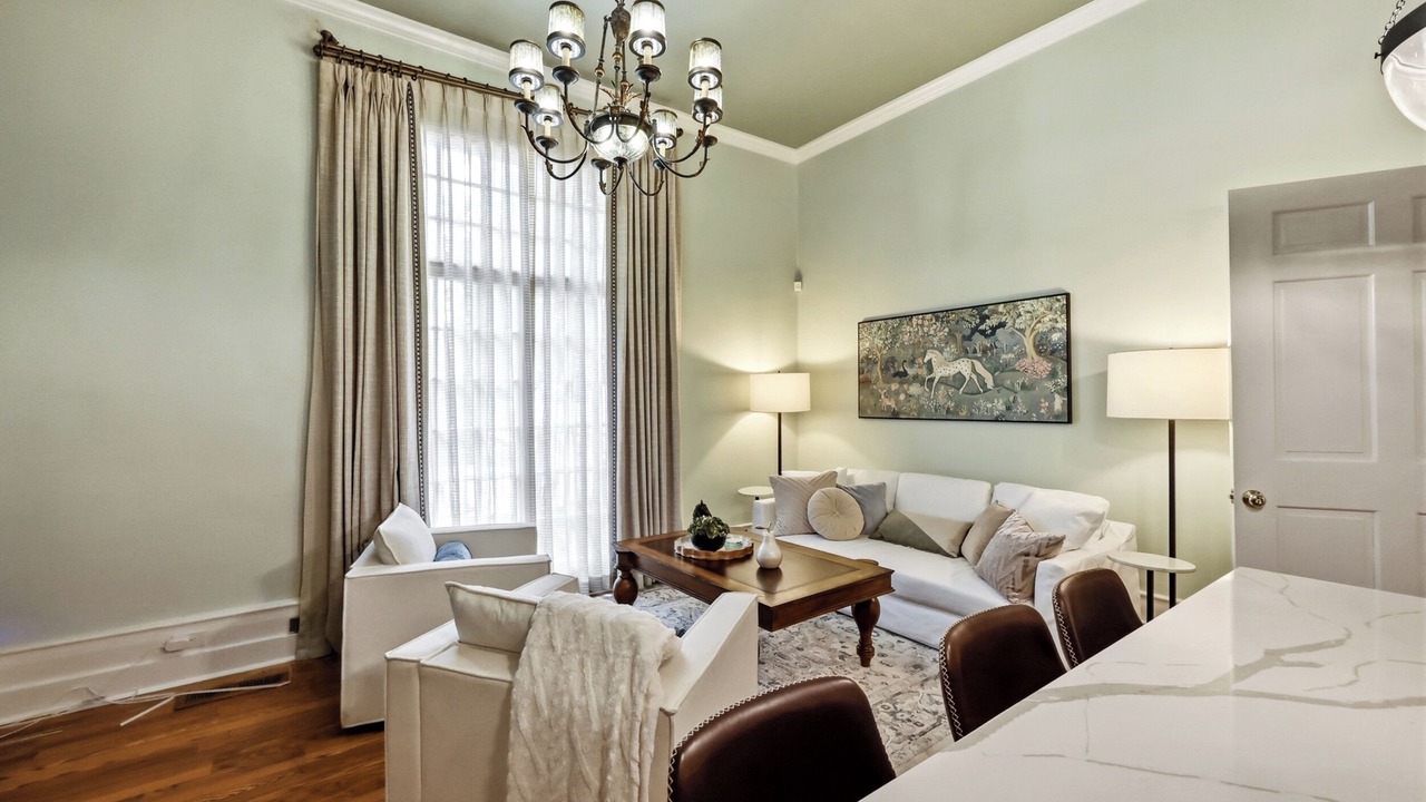 Photo of Livingroom in Downtown