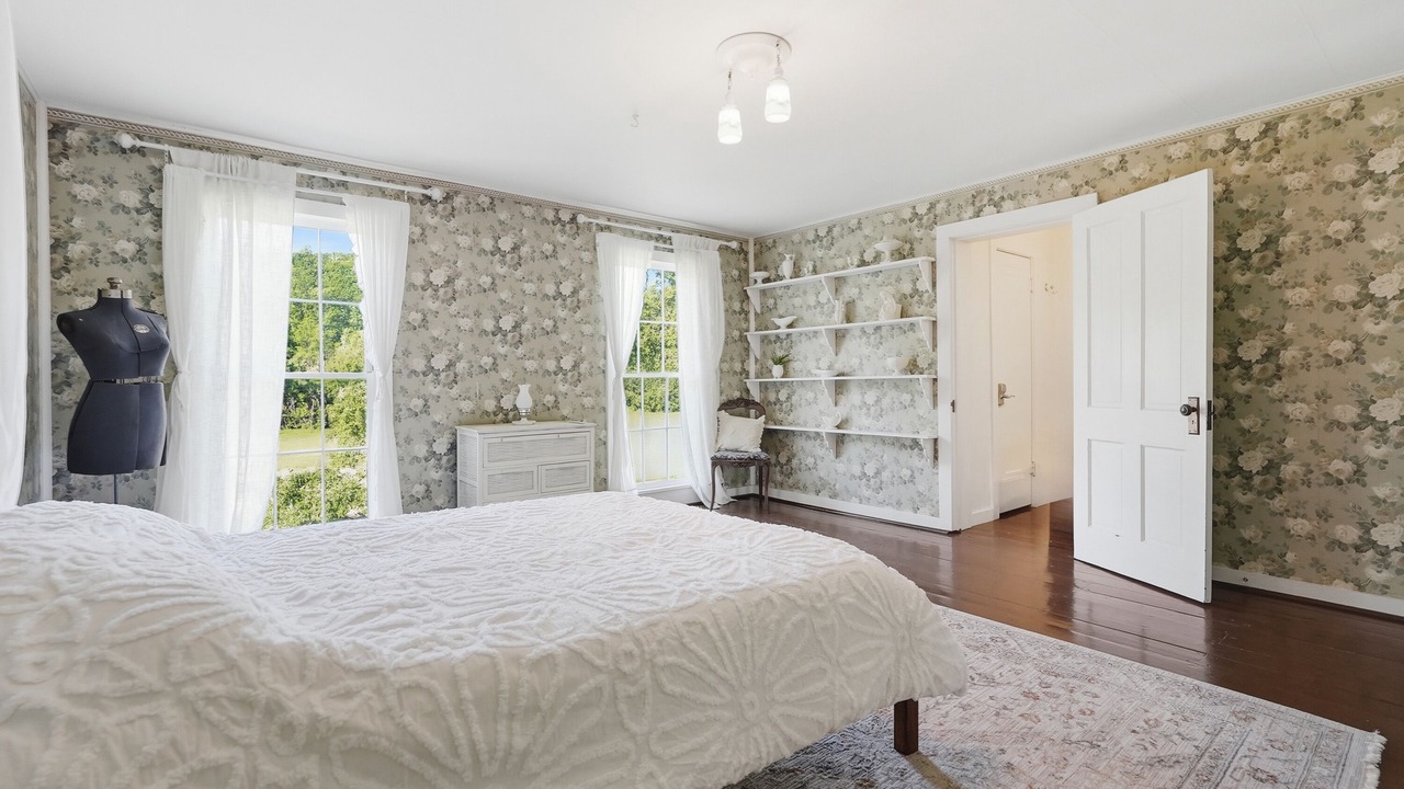 Photo of Bedroom in Leslie