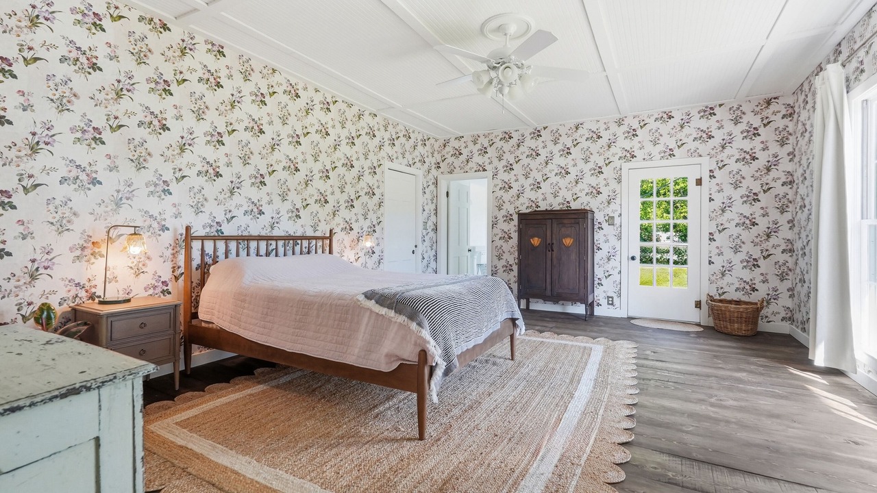Photo of Bedroom in Leslie