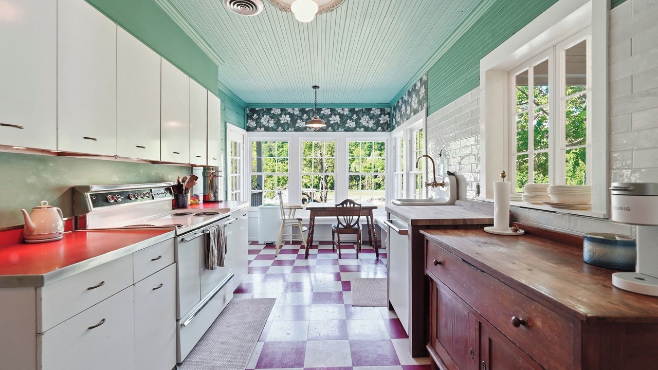 Photo of Kitchen in Leslie
