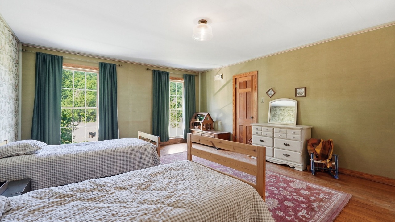 Photo of Bedroom in Leslie