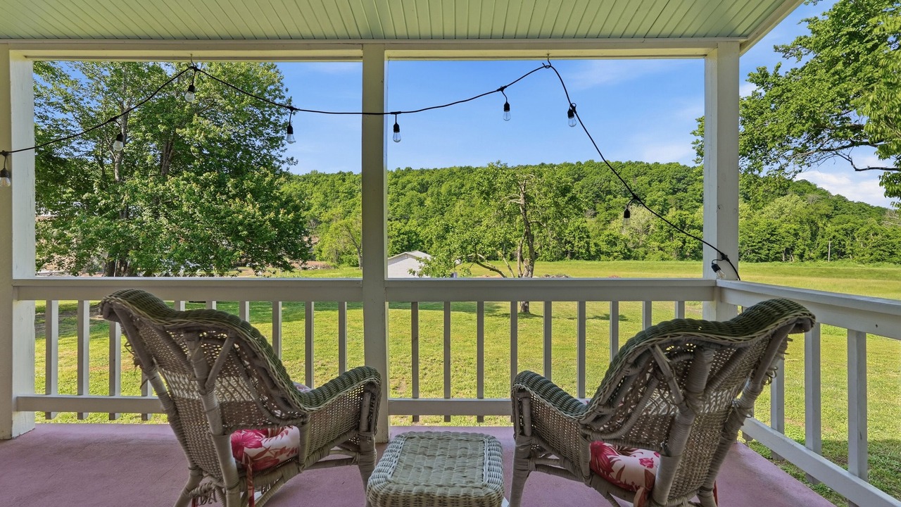 Photo of Outdoor in Leslie