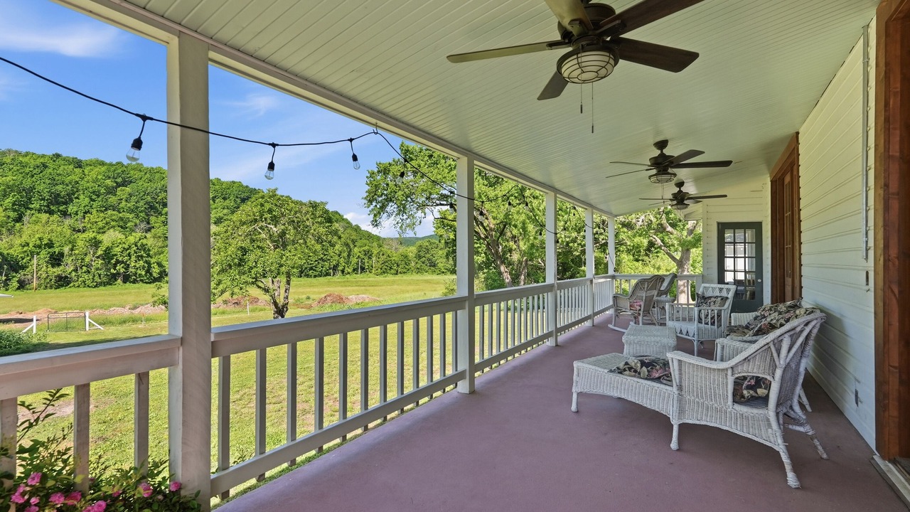 Photo of Patio Balcony in Leslie