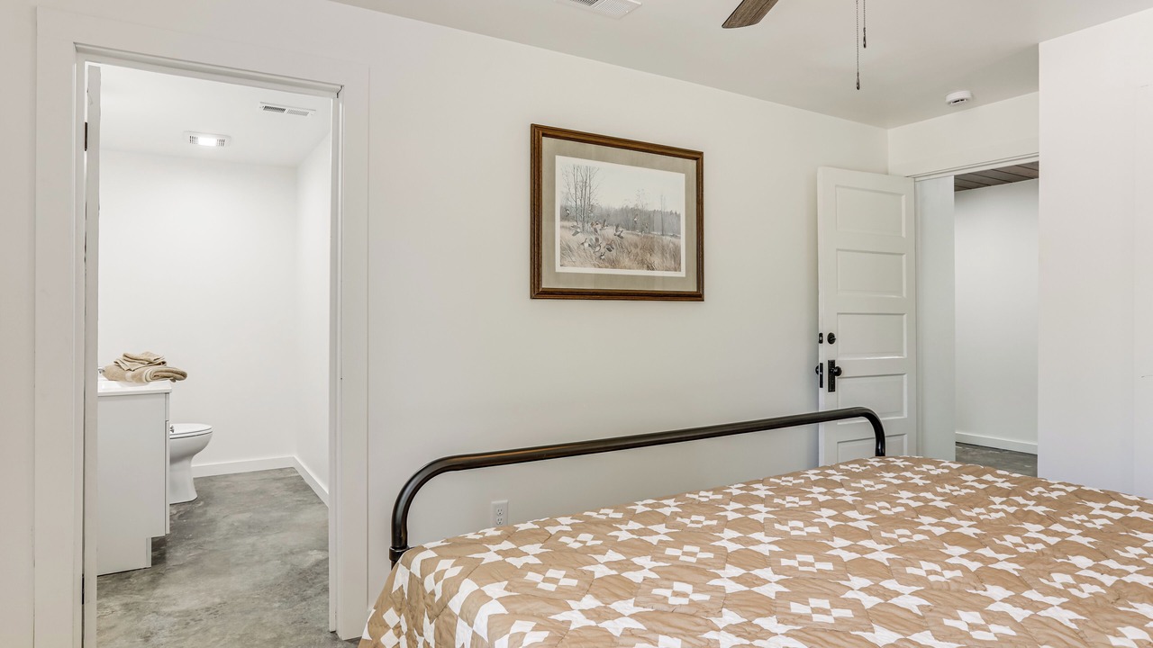 Photo of Bedroom in Vulcan