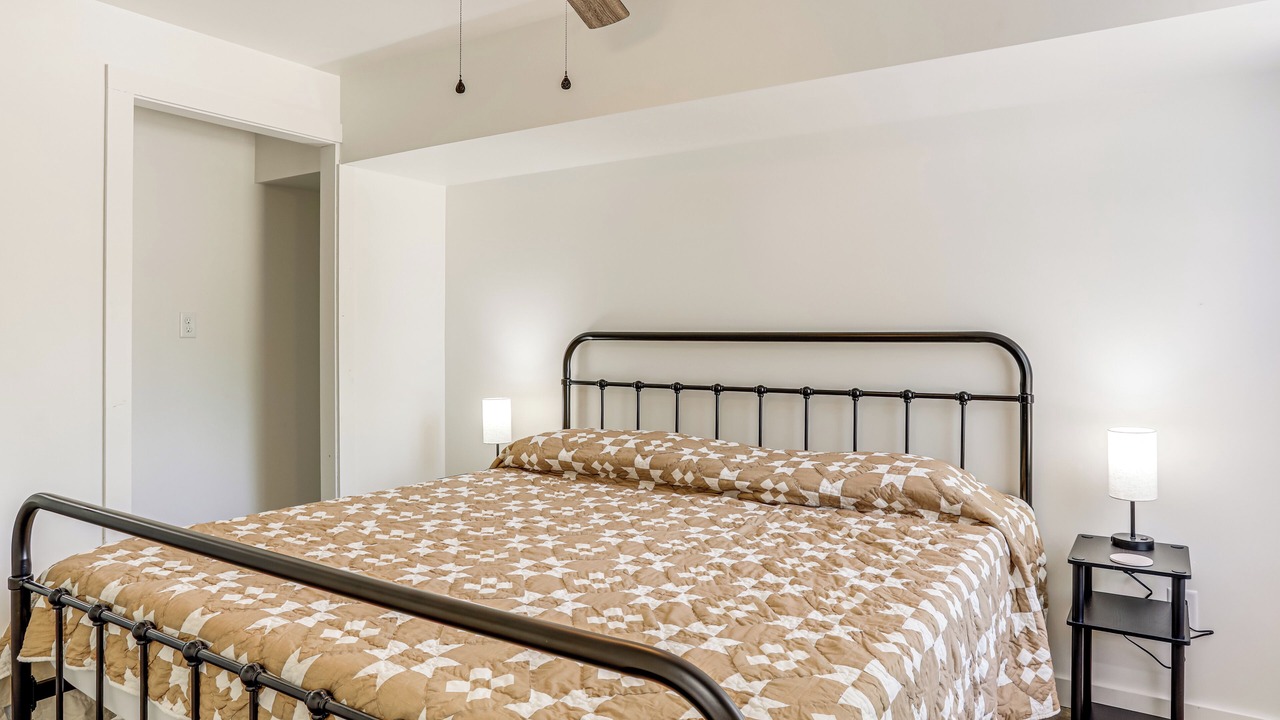 Photo of Bedroom in Vulcan