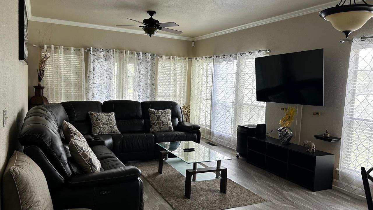 Photo of Livingroom in Jenks