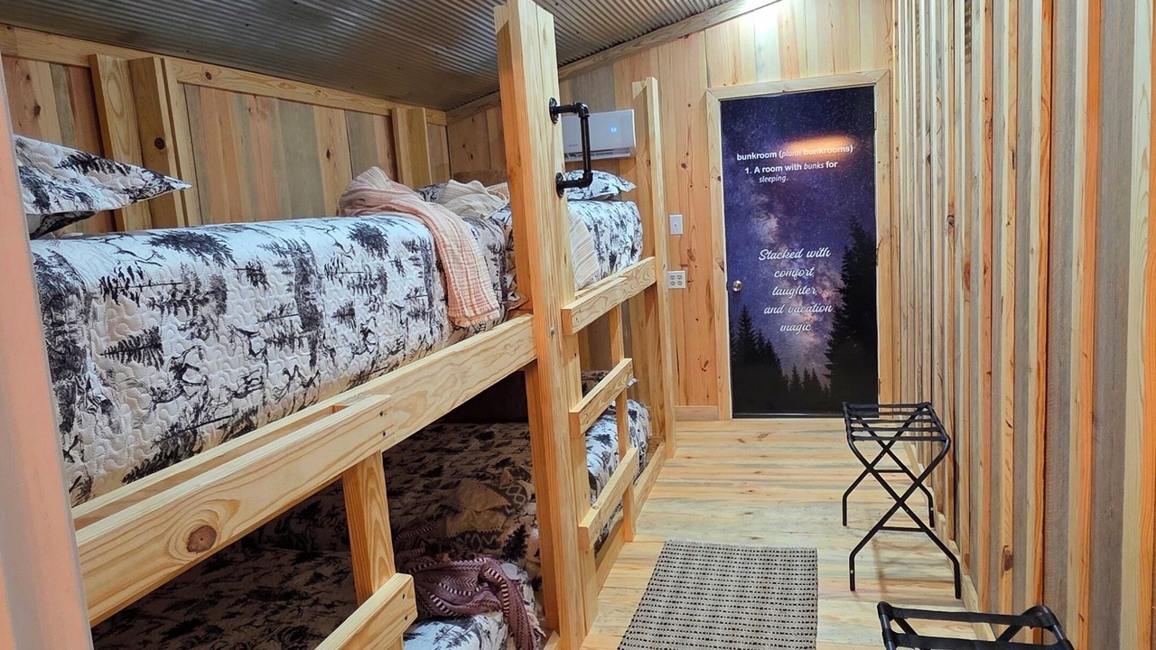 Photo of Bedroom in Caddo Gap