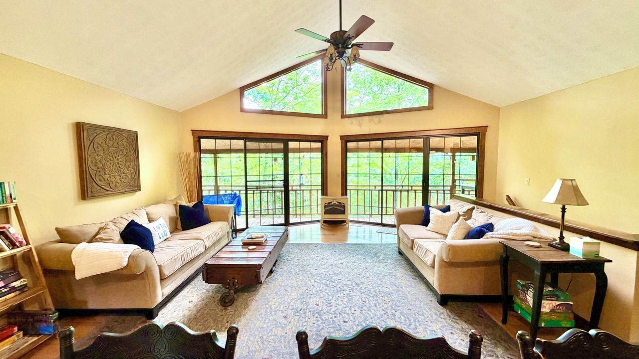 Photo of Livingroom in Caryville