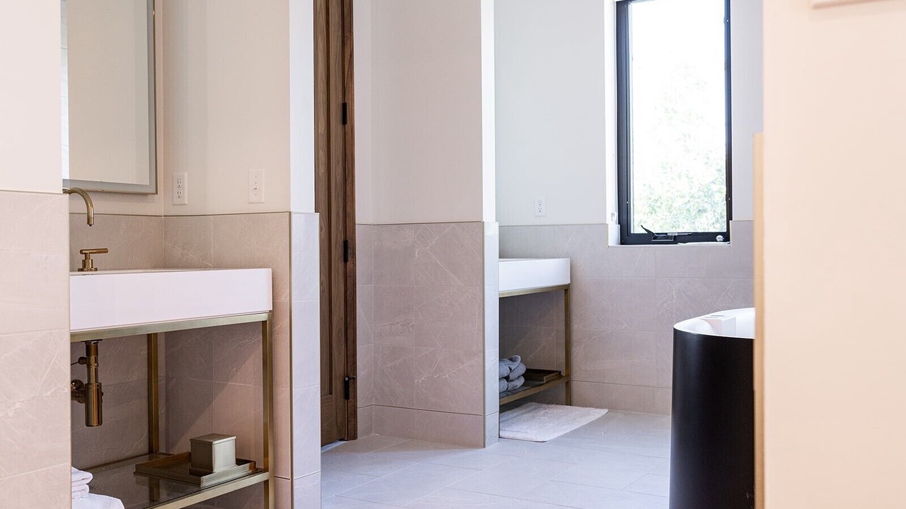 Photo of Bathroom in Westside North