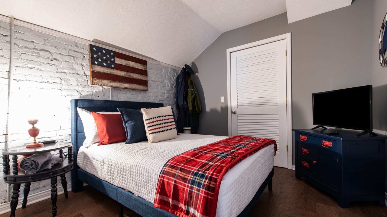 Photo of Bedroom in Shelby Park