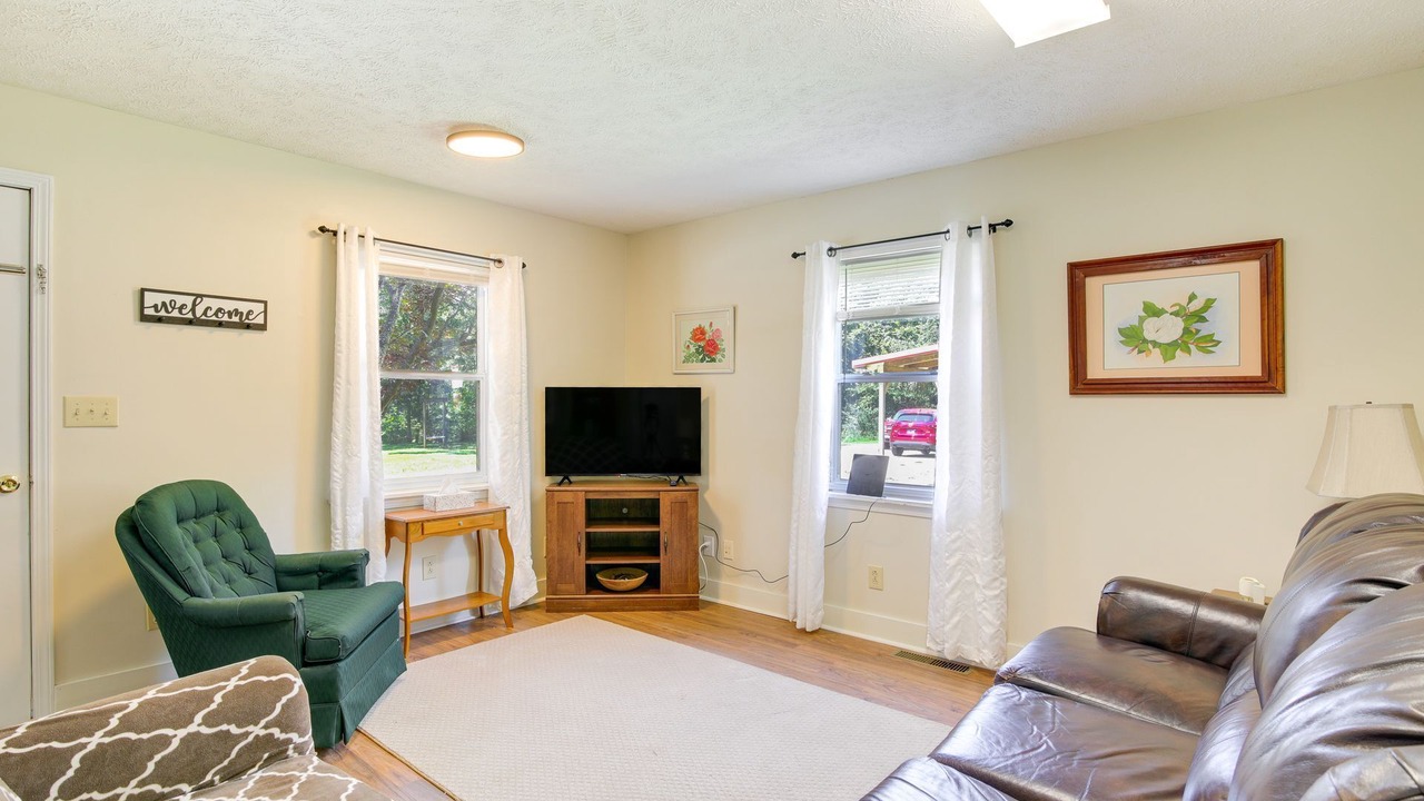 Photo of Livingroom in Fruitvale