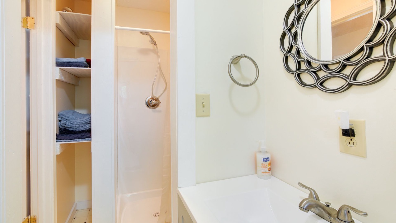 Photo of Bathroom in Fruitvale