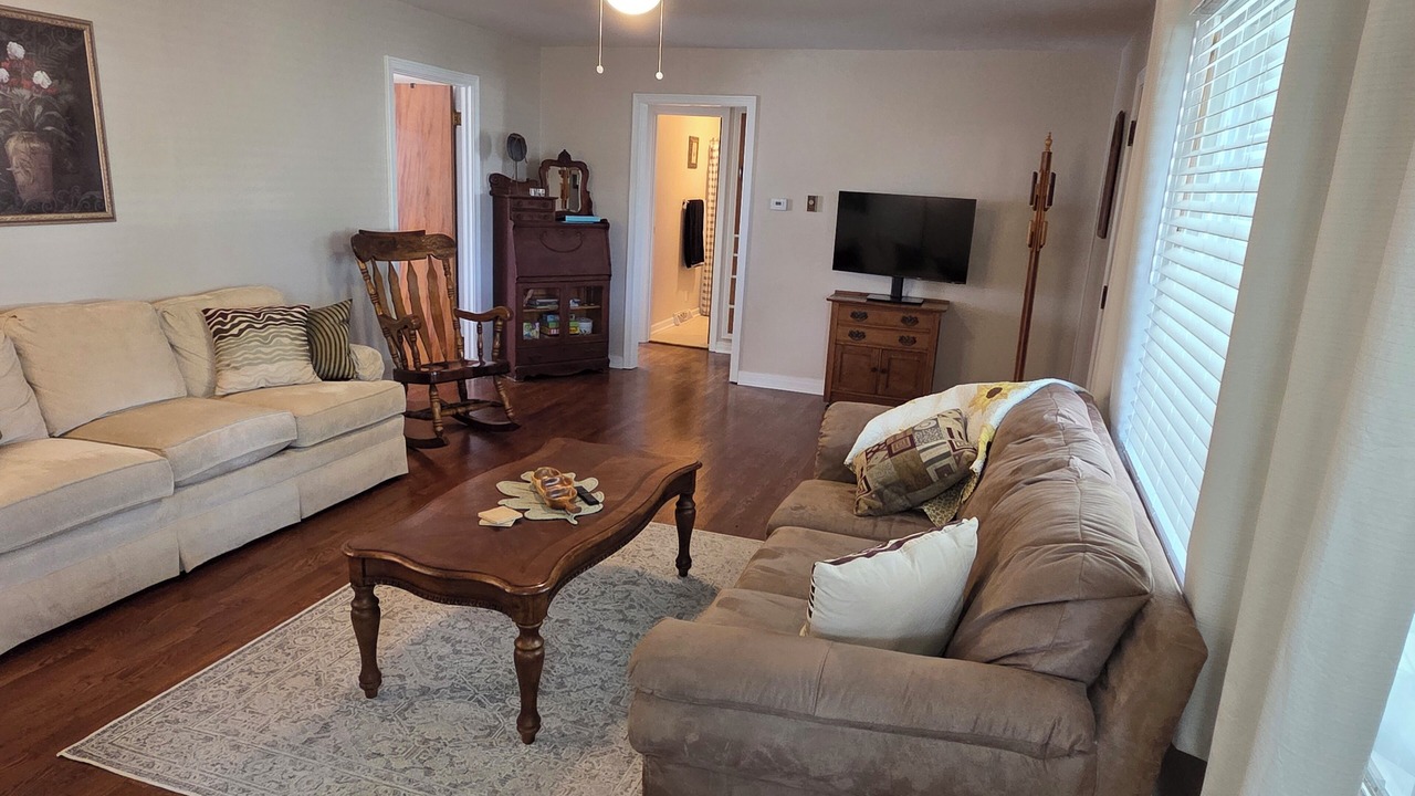 Photo of Livingroom in Russell
