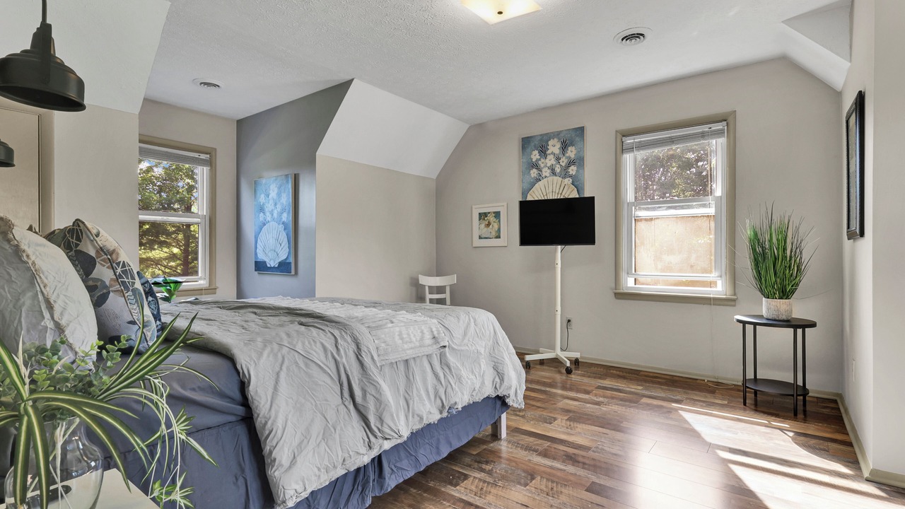 Photo of Bedroom in Drake