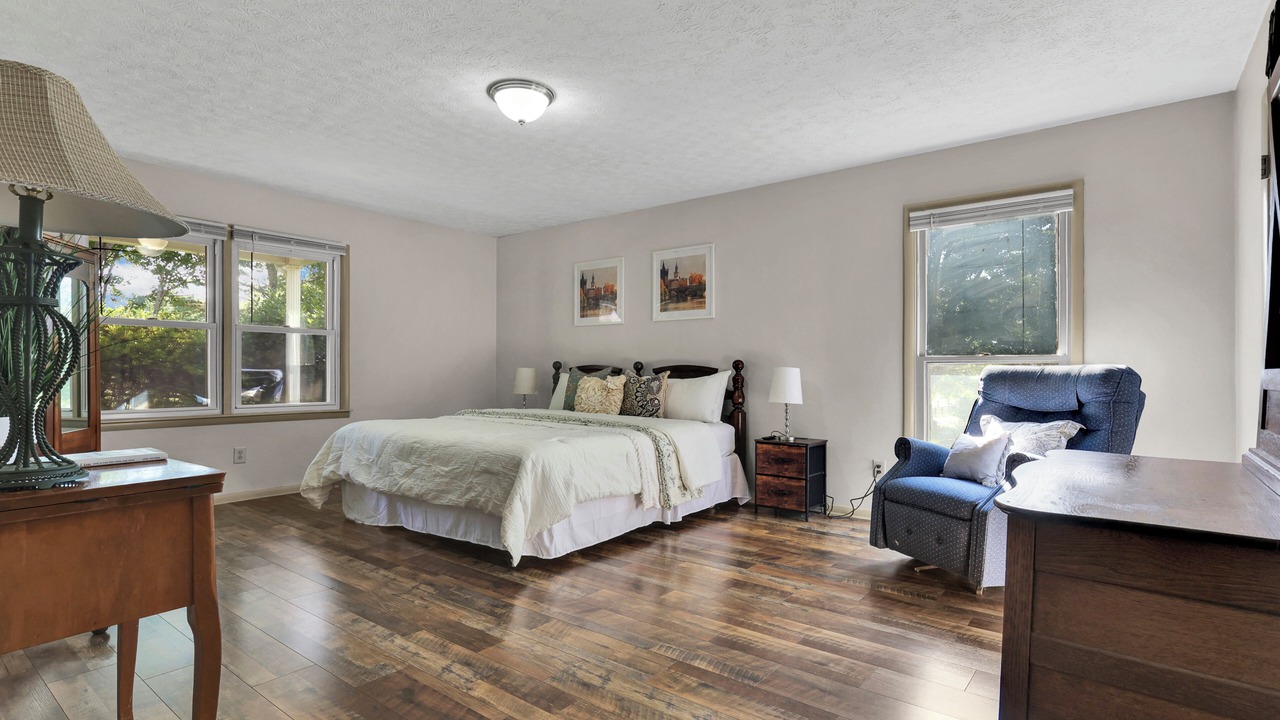 Photo of Bedroom in Drake