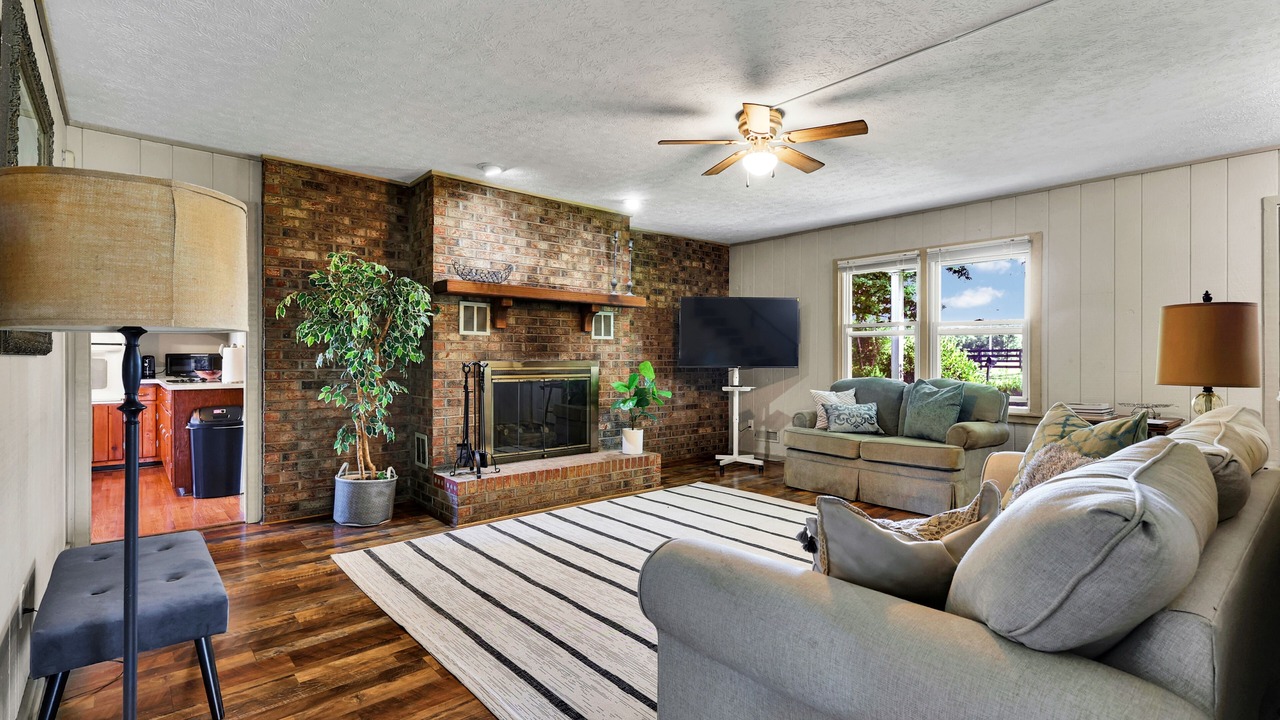 Photo of Livingroom in Drake
