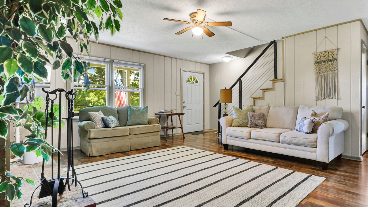 Photo of Livingroom in Drake