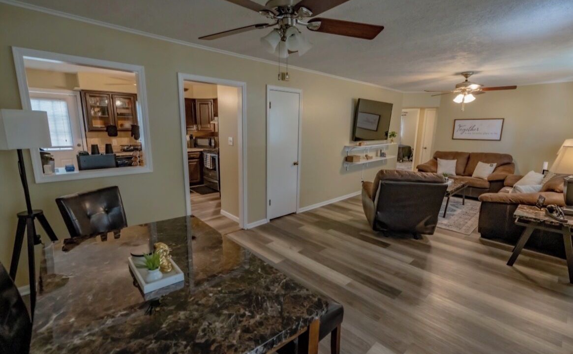 Photo of Livingroom in Raytown