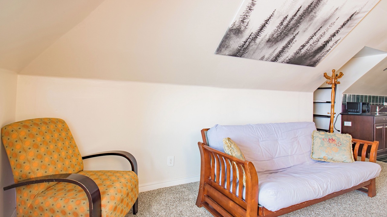 Photo of Livingroom in Northeast Kansas City