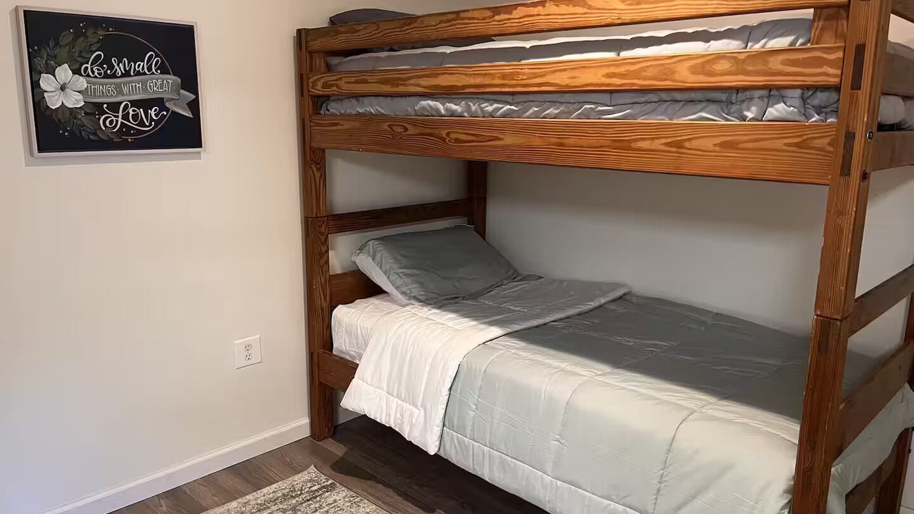 Photo of Bedroom in Raytown