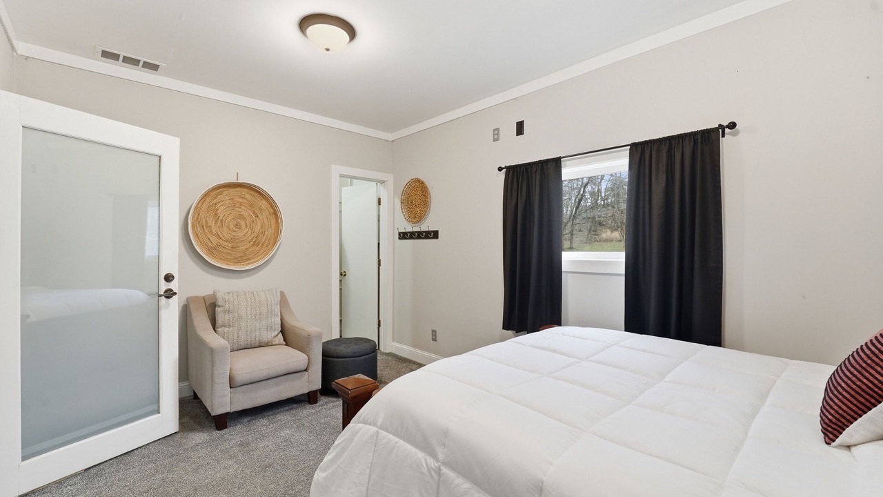 Photo of Bedroom in I-435 West KC-KS