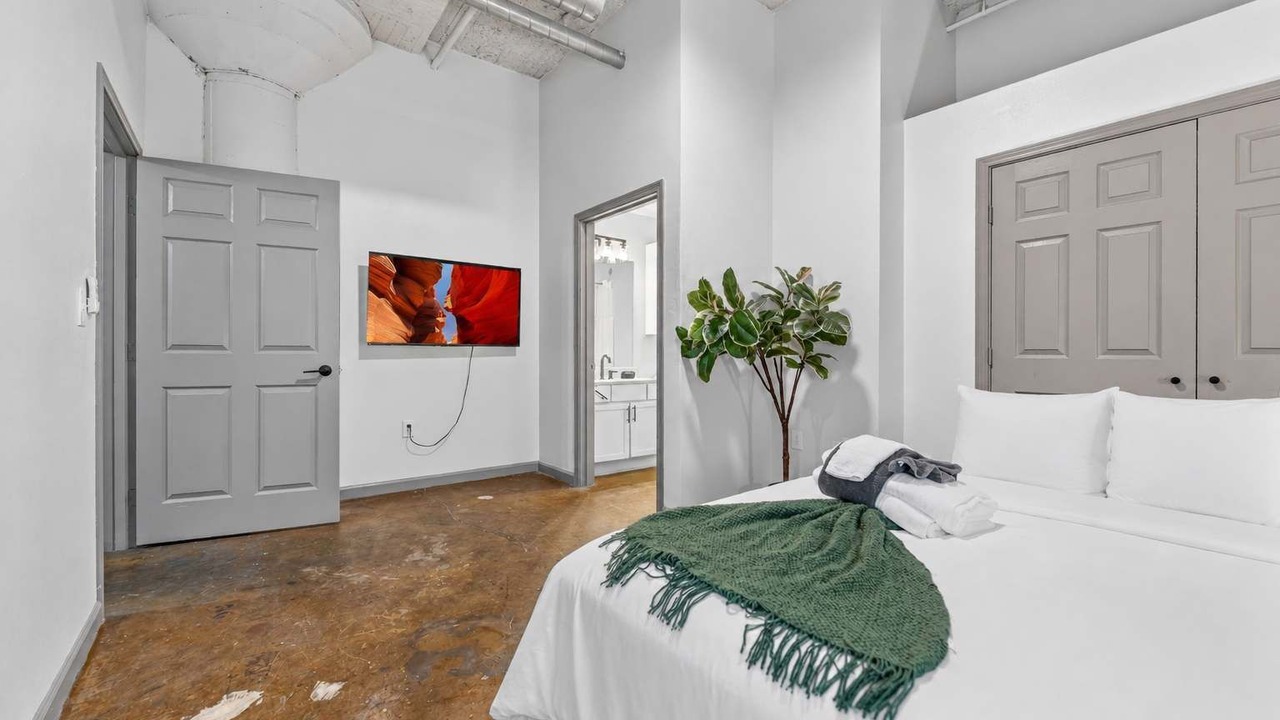 Photo of Bedroom in River Market