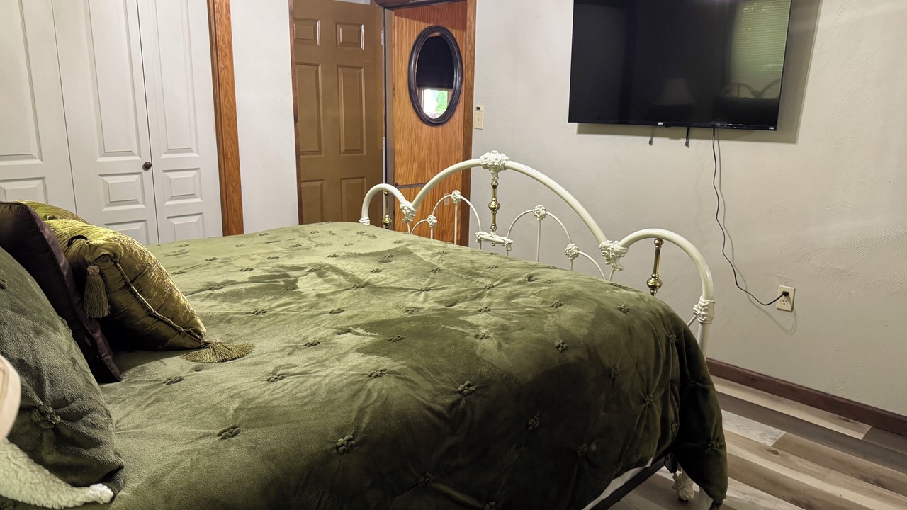 Photo of Bedroom in Mid America
