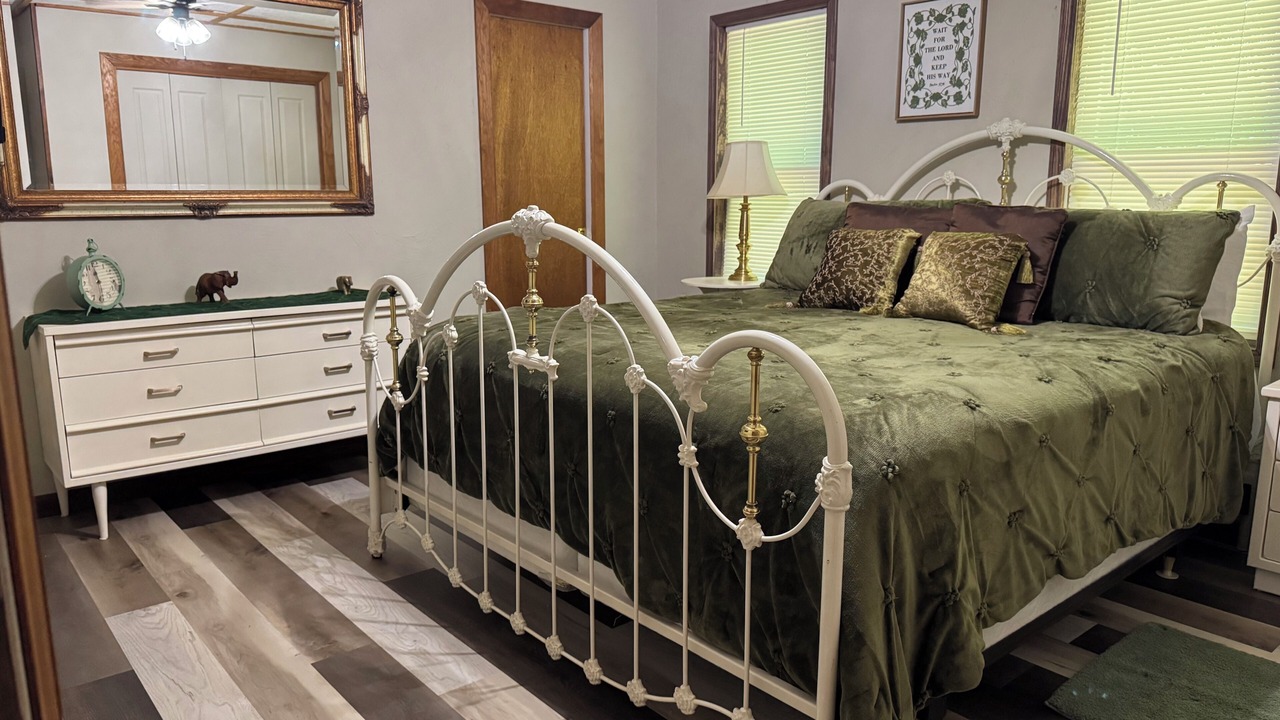 Photo of Bedroom in Mid America
