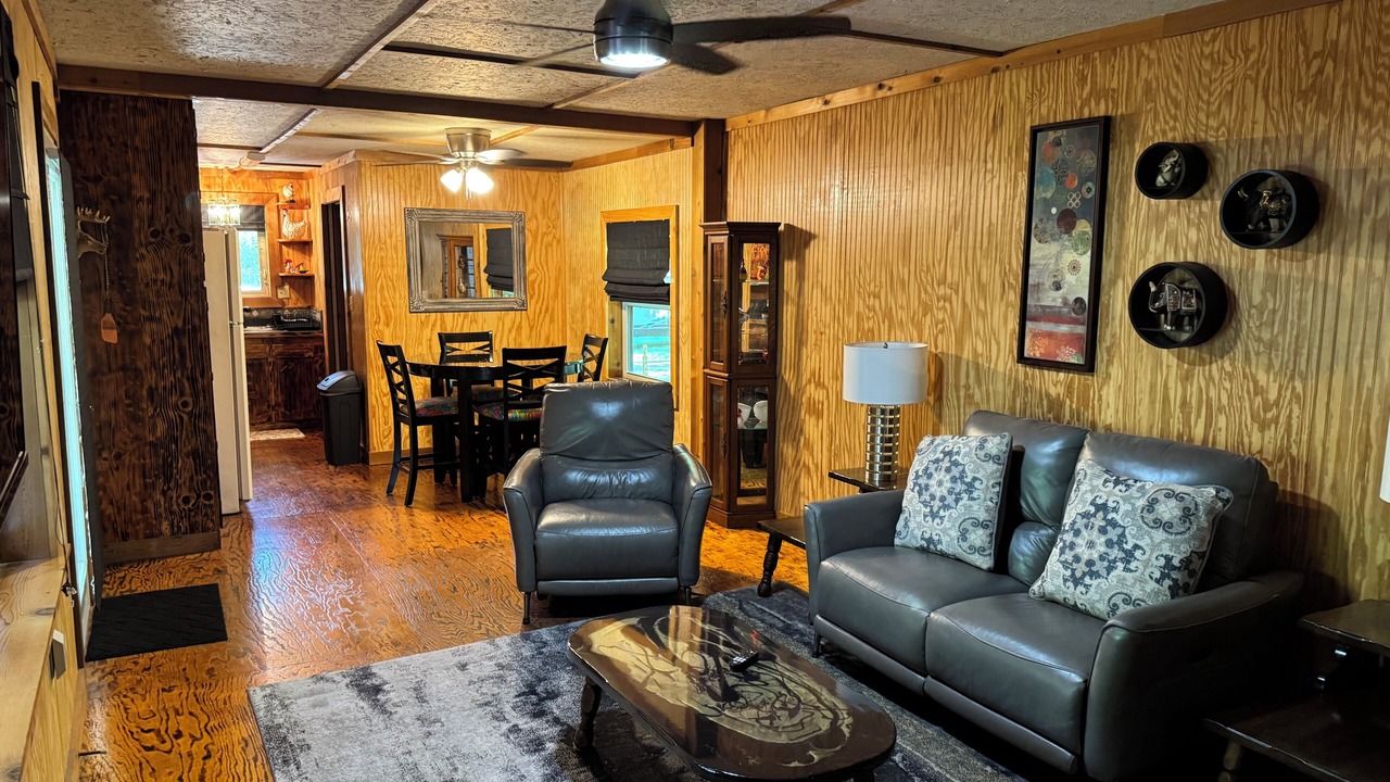 Photo of Livingroom in Mid America